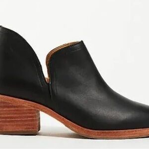 NEW Nisolo Black Leather Mules with Brown Heel. Size 8.5. MSRP: $228